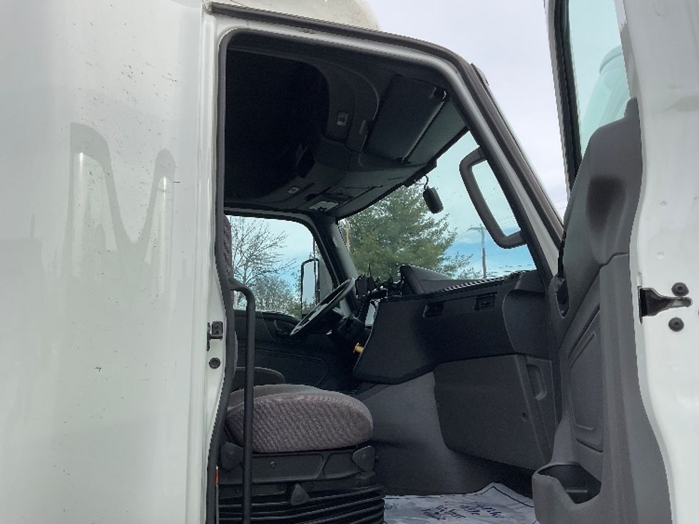 Sleeper Tractor-Heavy Duty Tractors-International-2023-LT625-Bethlehem-PA-573,642\n\t\tmiles-$ 48,250 - Image 13