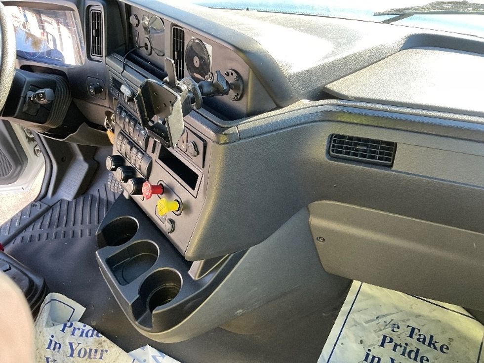 Sleeper Tractor-Heavy Duty Tractors-International-2023-LT625-Bethlehem-PA-573,642\n\t\tmiles-$ 48,250 - Image 15