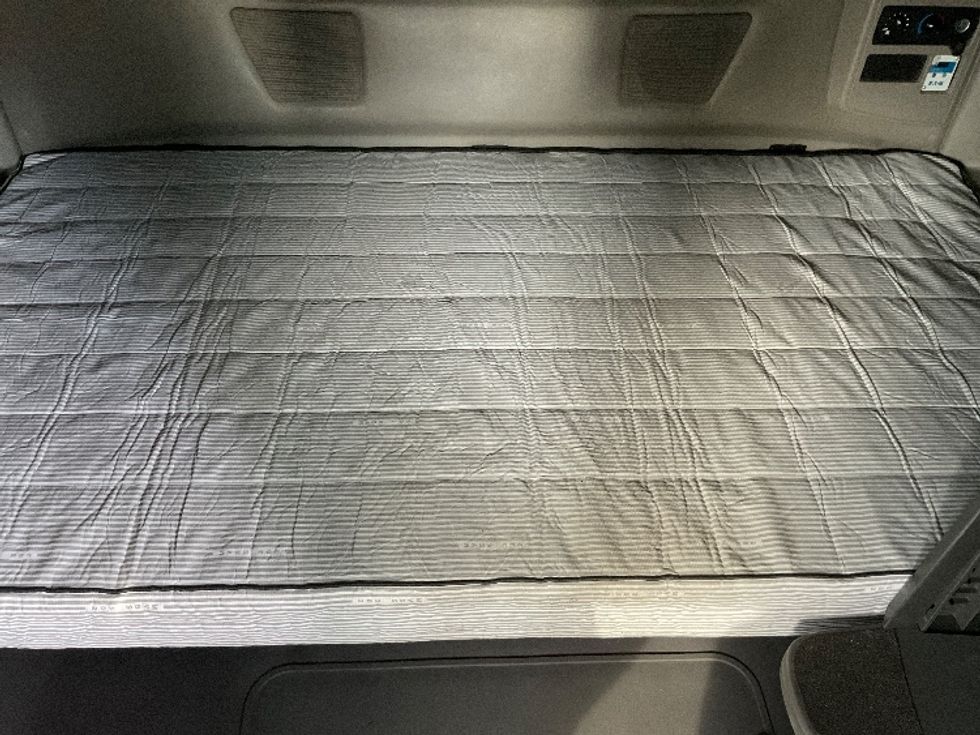 Sleeper Tractor-Heavy Duty Tractors-International-2023-LT625-Bethlehem-PA-573,642\n\t\tmiles-$ 48,250 - Image 17