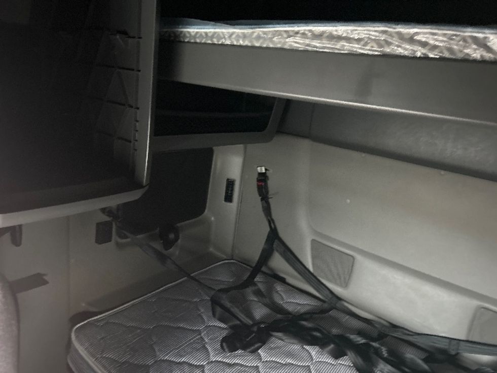 Sleeper Tractor-Heavy Duty Tractors-International-2023-LT625-Bethlehem-PA-573,642\n\t\tmiles-$ 48,250 - Image 19