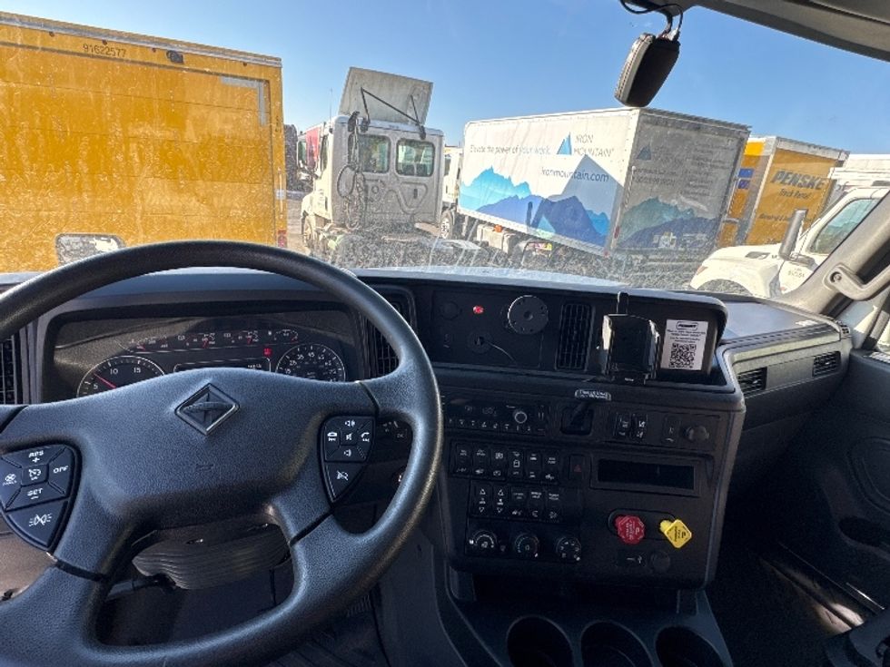 Sleeper Tractor-Heavy Duty Tractors-International-2023-LT625-Brooklyn Park-MN-354,076\n\t\tmiles-$ 69,250 - Image 11