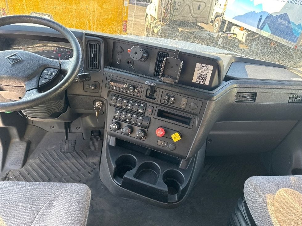 Sleeper Tractor-Heavy Duty Tractors-International-2023-LT625-Brooklyn Park-MN-354,076\n\t\tmiles-$ 69,250 - Image 12