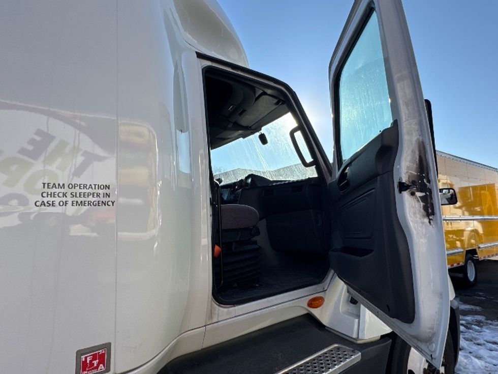 Sleeper Tractor-Heavy Duty Tractors-International-2023-LT625-Brooklyn Park-MN-354,076\n\t\tmiles-$ 69,250 - Image 13