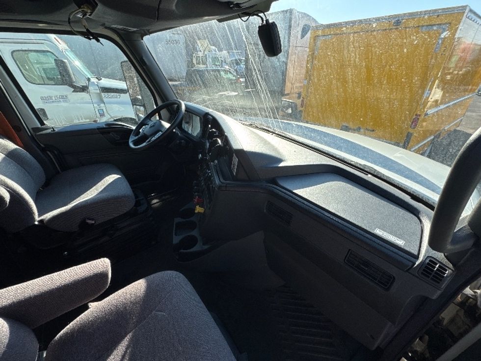 Sleeper Tractor-Heavy Duty Tractors-International-2023-LT625-Brooklyn Park-MN-354,076\n\t\tmiles-$ 69,250 - Image 15