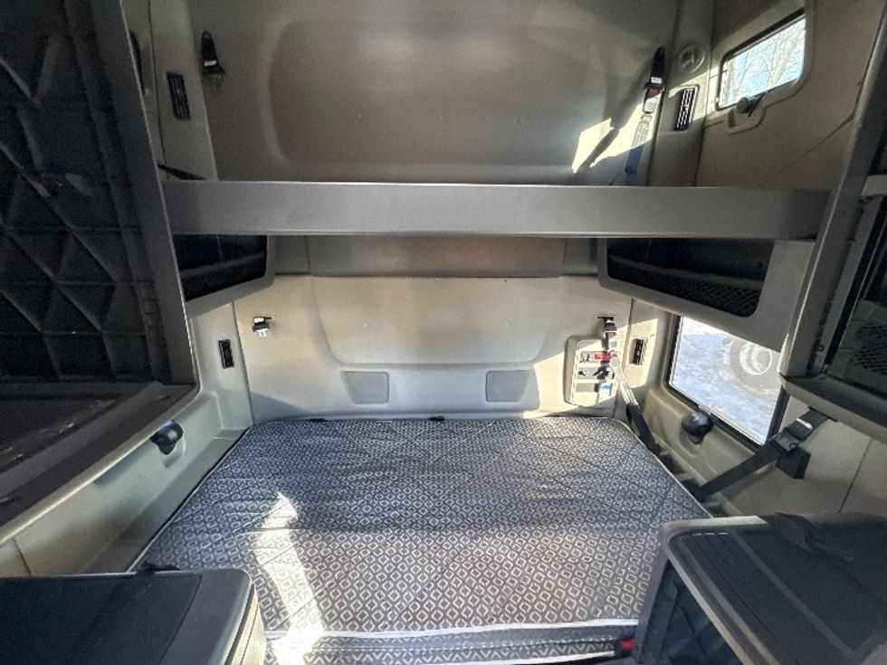 Sleeper Tractor-Heavy Duty Tractors-International-2023-LT625-Brooklyn Park-MN-354,076\n\t\tmiles-$ 69,250 - Image 16