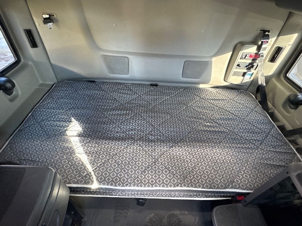 Sleeper Tractor-Heavy Duty Tractors-International-2023-LT625-Brooklyn Park-MN-354,076\n\t\tmiles-$ 69,250 - Image 17