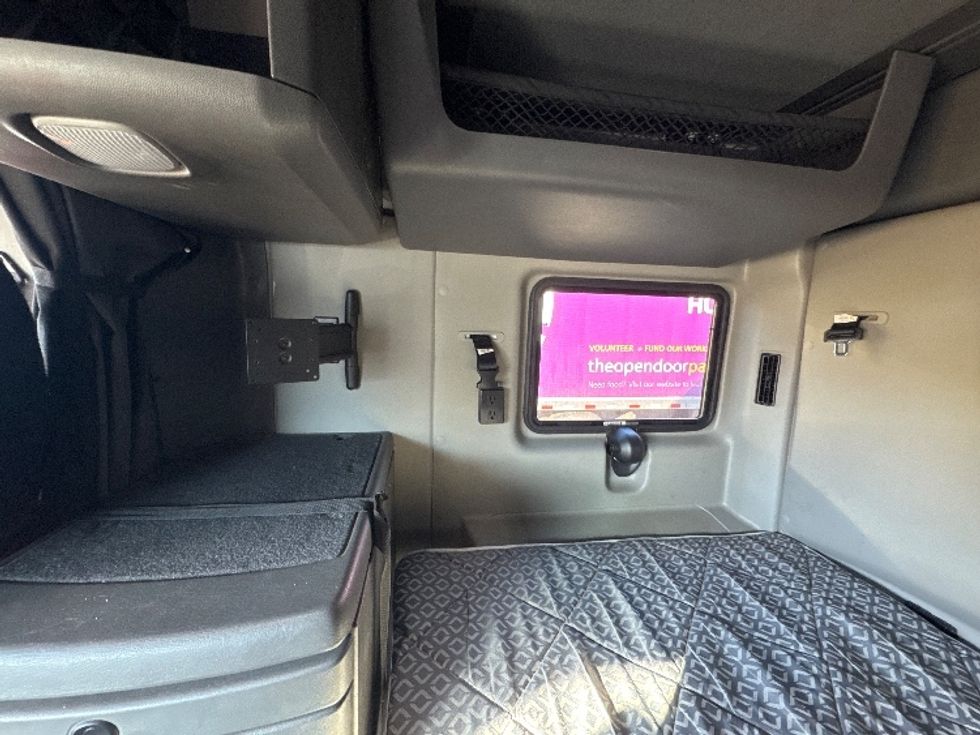 Sleeper Tractor-Heavy Duty Tractors-International-2023-LT625-Brooklyn Park-MN-354,076\n\t\tmiles-$ 69,250 - Image 19