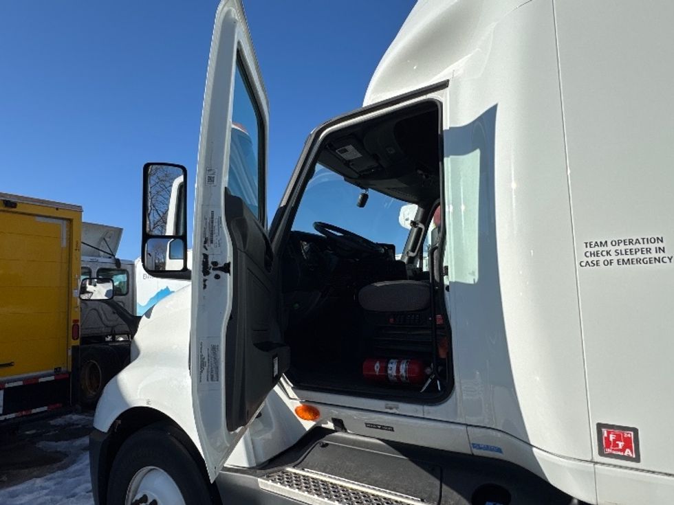 Sleeper Tractor-Heavy Duty Tractors-International-2023-LT625-Brooklyn Park-MN-354,076\n\t\tmiles-$ 69,250 - Image 9
