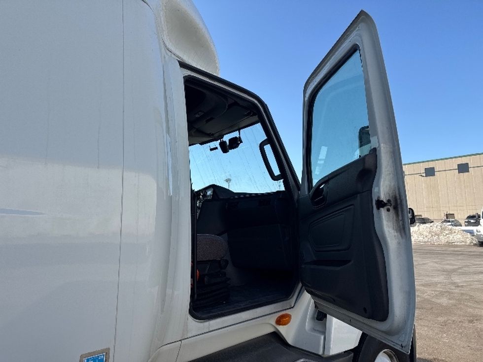 Sleeper Tractor-Heavy Duty Tractors-International-2023-LT625-Brooklyn Park-MN-465,880\n\t\tmiles-$ 58,250 - Image 13