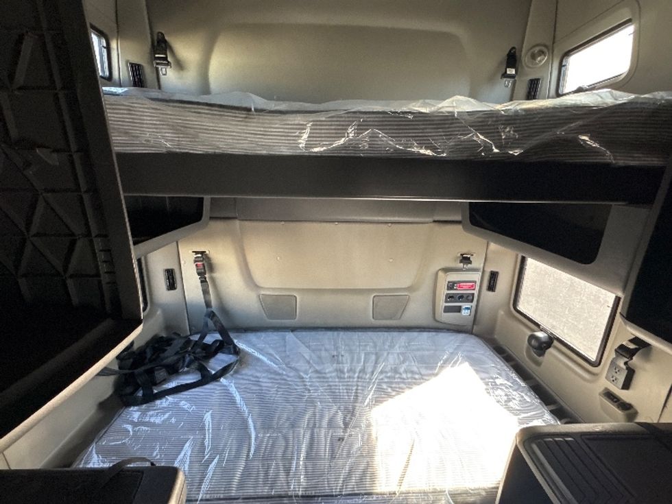 Sleeper Tractor-Heavy Duty Tractors-International-2023-LT625-Brooklyn Park-MN-465,880\n\t\tmiles-$ 58,250 - Image 16