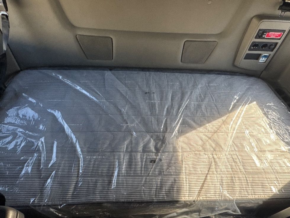 Sleeper Tractor-Heavy Duty Tractors-International-2023-LT625-Brooklyn Park-MN-465,880\n\t\tmiles-$ 58,250 - Image 17