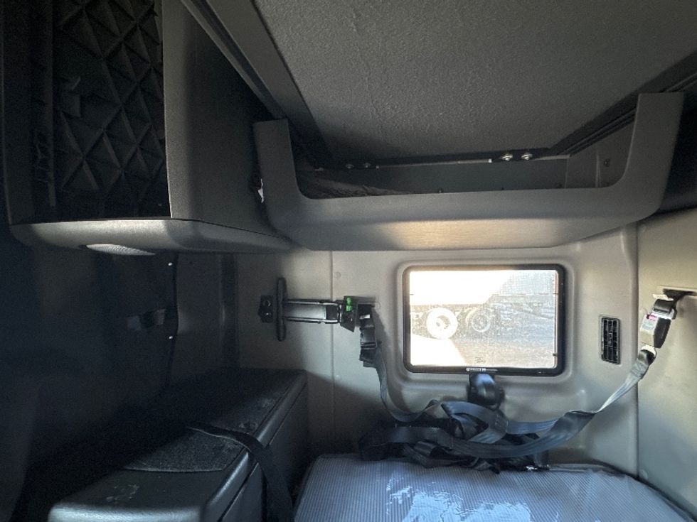 Sleeper Tractor-Heavy Duty Tractors-International-2023-LT625-Brooklyn Park-MN-465,880\n\t\tmiles-$ 58,250 - Image 19