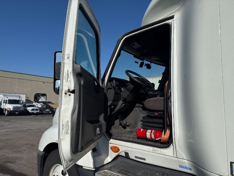 Sleeper Tractor-Heavy Duty Tractors-International-2023-LT625-Brooklyn Park-MN-465,880\n\t\tmiles-$ 58,250 - Image 9