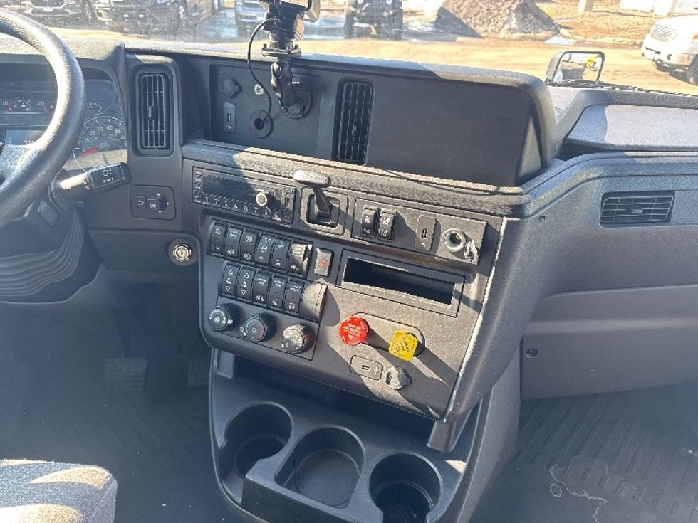 Sleeper Tractor-Heavy Duty Tractors-International-2023-LT625-Brooklyn Park-MN-513,982\n\t\tmiles-$ 53,750 - Image 12