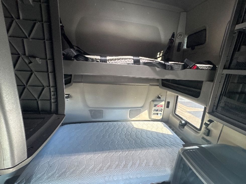 Sleeper Tractor-Heavy Duty Tractors-International-2023-LT625-Brooklyn Park-MN-513,982\n\t\tmiles-$ 53,750 - Image 16