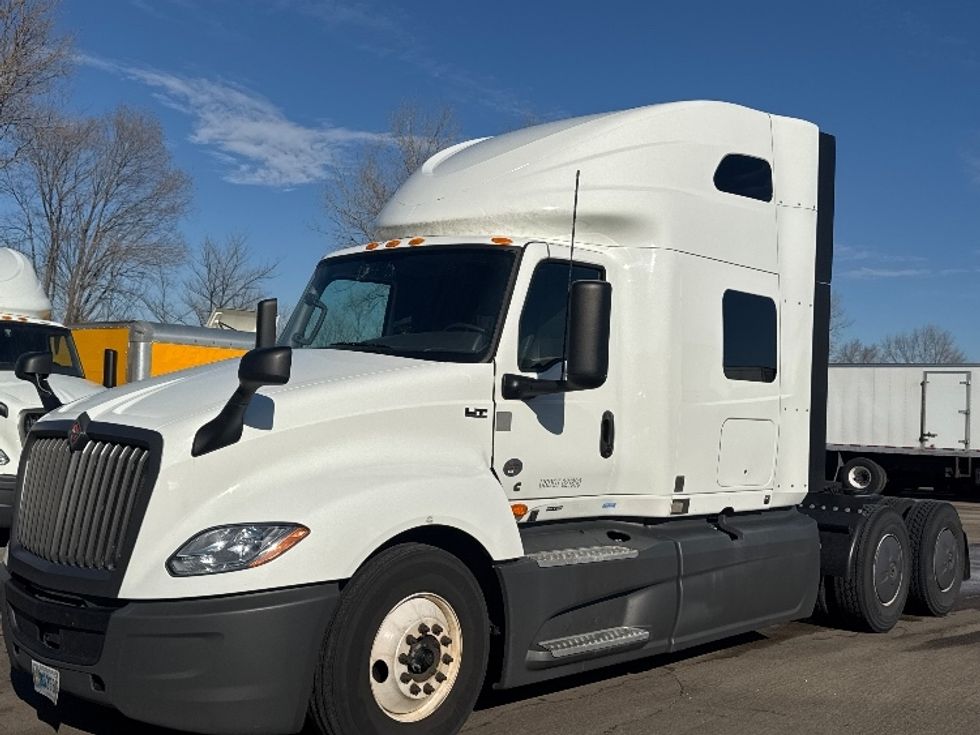 Sleeper Tractor-Heavy Duty Tractors-International-2023-LT625-Brooklyn Park-MN-513,982\n\t\tmiles-$ 53,750 - Image 3