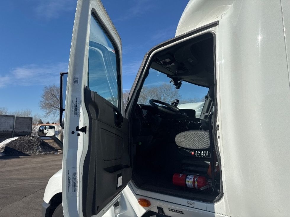 Sleeper Tractor-Heavy Duty Tractors-International-2023-LT625-Brooklyn Park-MN-513,982\n\t\tmiles-$ 53,750 - Image 9