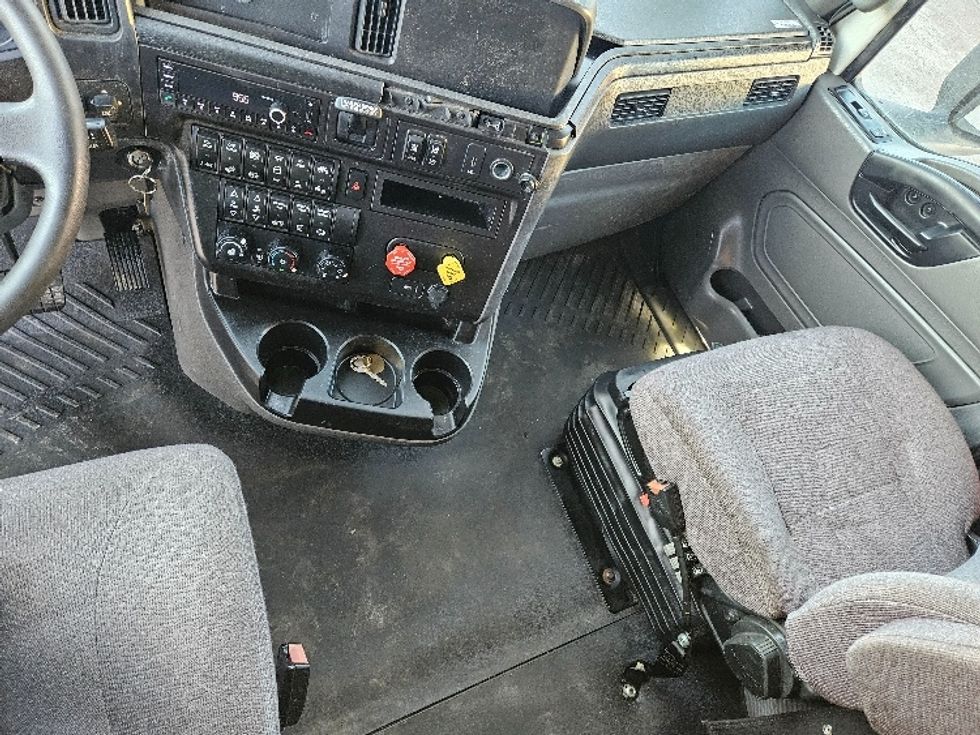 Sleeper Tractor-Heavy Duty Tractors-International-2023-LT625-Brooklyn Park-MN-530,871\n\t\tmiles-$ 52,000 - Image 12