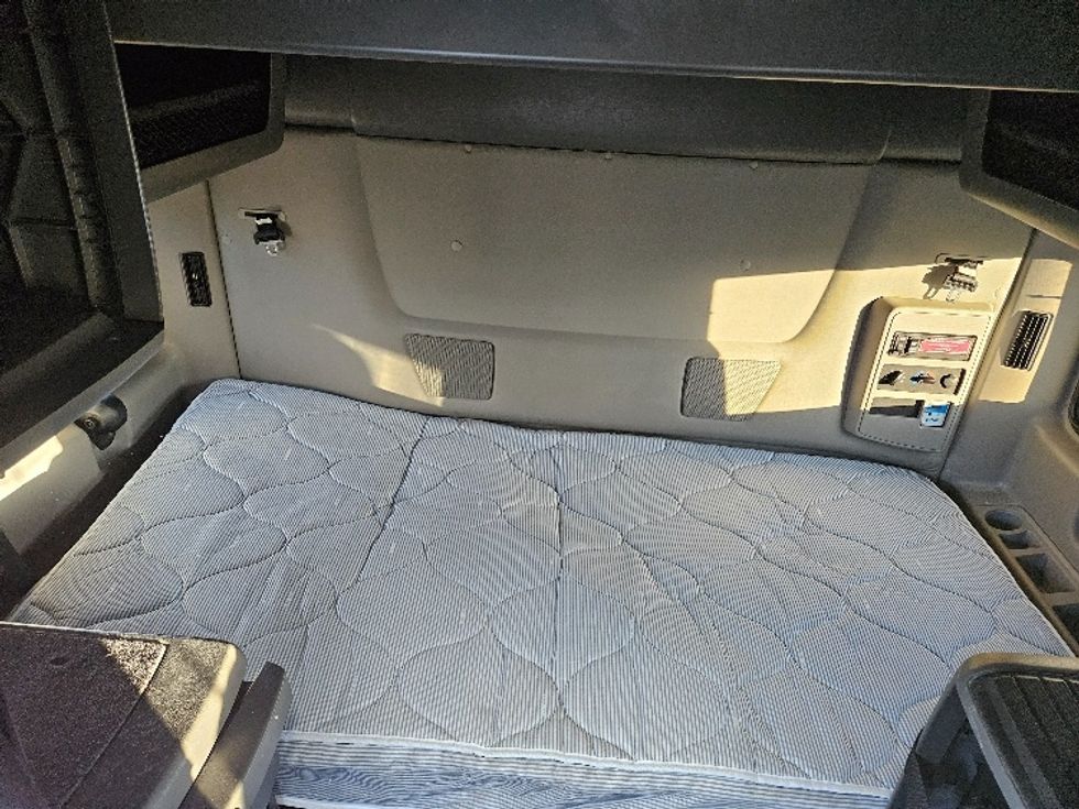 Sleeper Tractor-Heavy Duty Tractors-International-2023-LT625-Brooklyn Park-MN-530,871\n\t\tmiles-$ 52,000 - Image 16