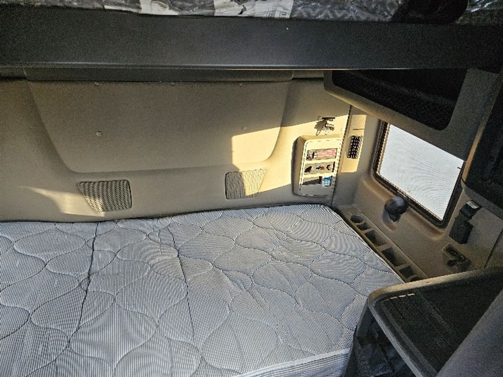 Sleeper Tractor-Heavy Duty Tractors-International-2023-LT625-Brooklyn Park-MN-530,871\n\t\tmiles-$ 52,000 - Image 17