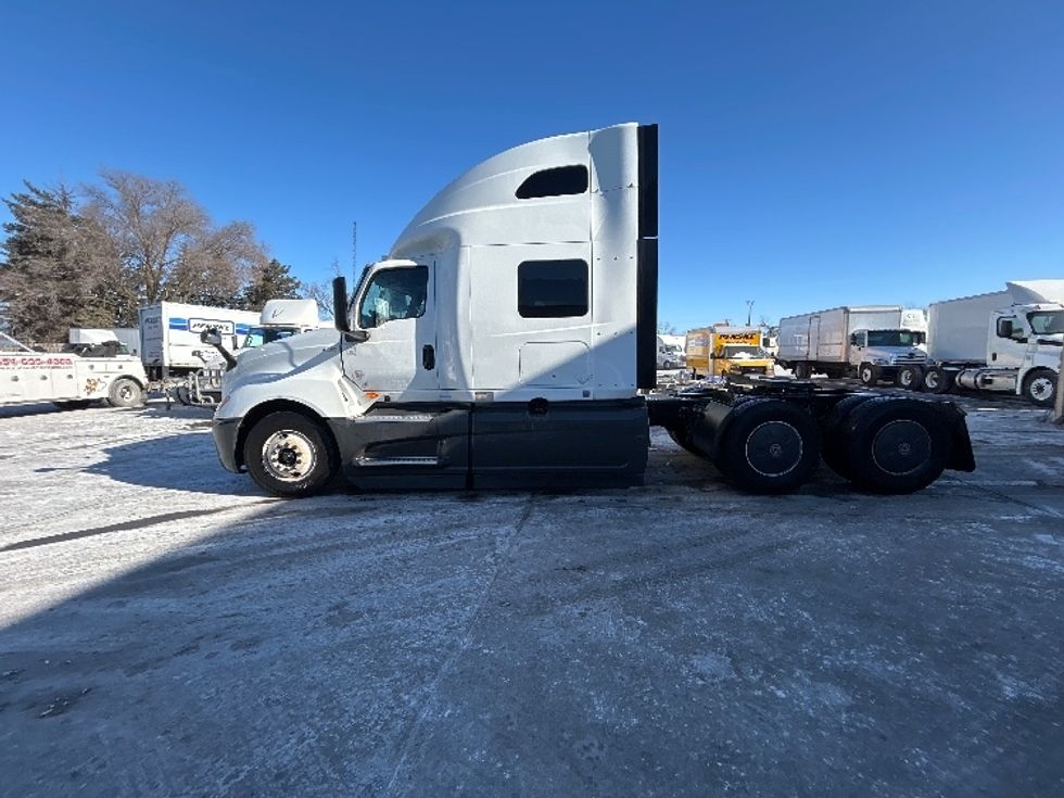 Sleeper Tractor-Heavy Duty Tractors-International-2023-LT625-Brooklyn Park-MN-530,871\n\t\tmiles-$ 52,000 - Image 4