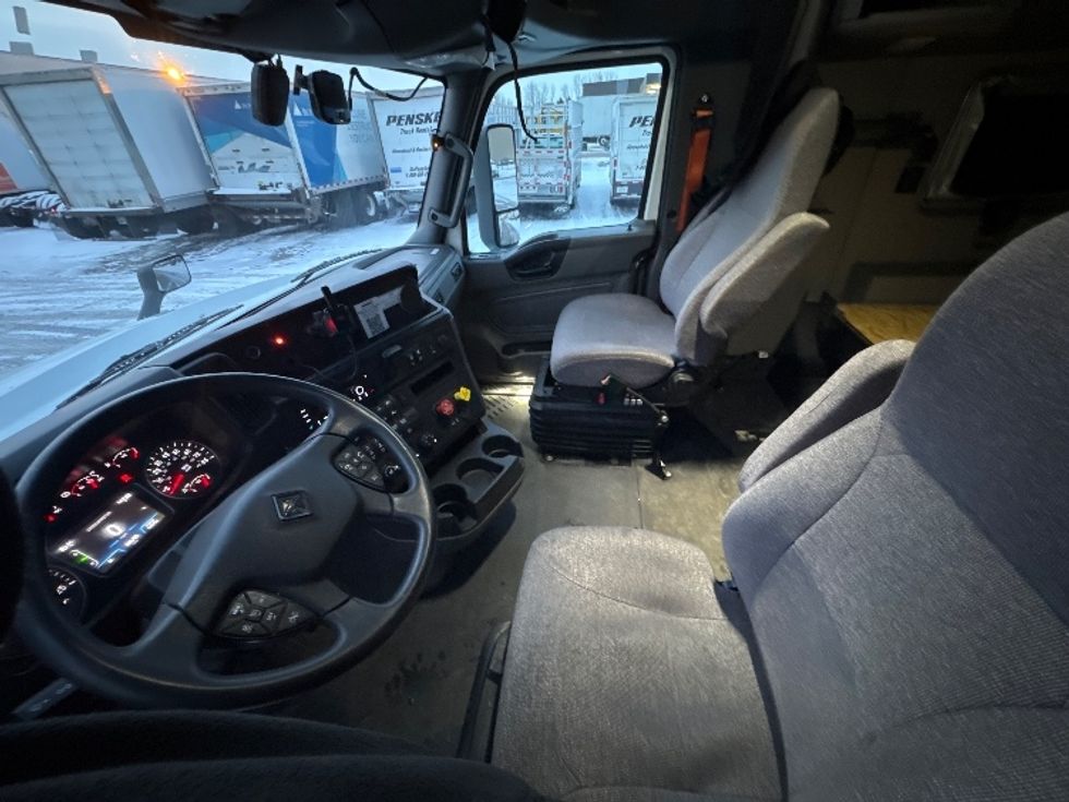 Sleeper Tractor-Heavy Duty Tractors-International-2023-LT625-Brooklyn Park-MN-555,724\n\t\tmiles-$ 49,750 - Image 10