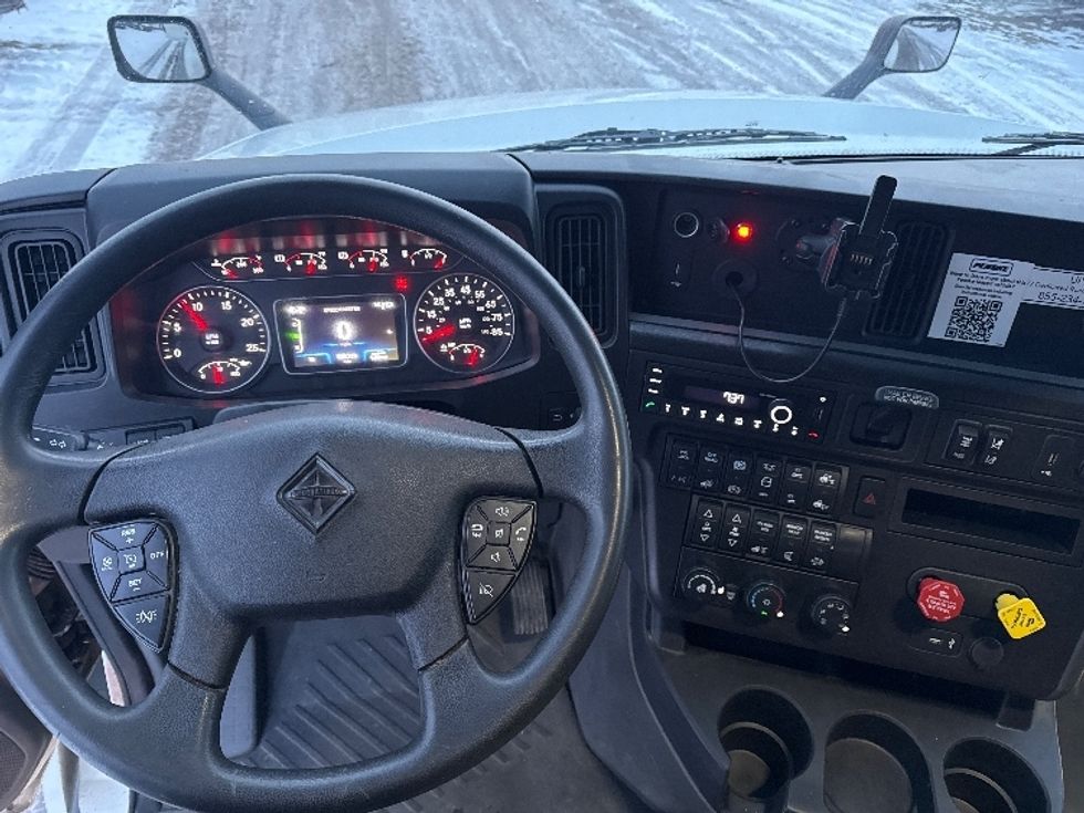 Sleeper Tractor-Heavy Duty Tractors-International-2023-LT625-Brooklyn Park-MN-555,724\n\t\tmiles-$ 49,750 - Image 11