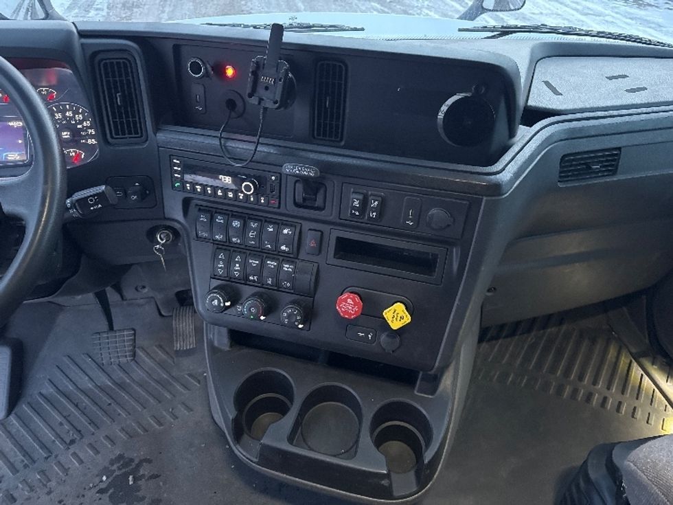 Sleeper Tractor-Heavy Duty Tractors-International-2023-LT625-Brooklyn Park-MN-555,724\n\t\tmiles-$ 49,750 - Image 12
