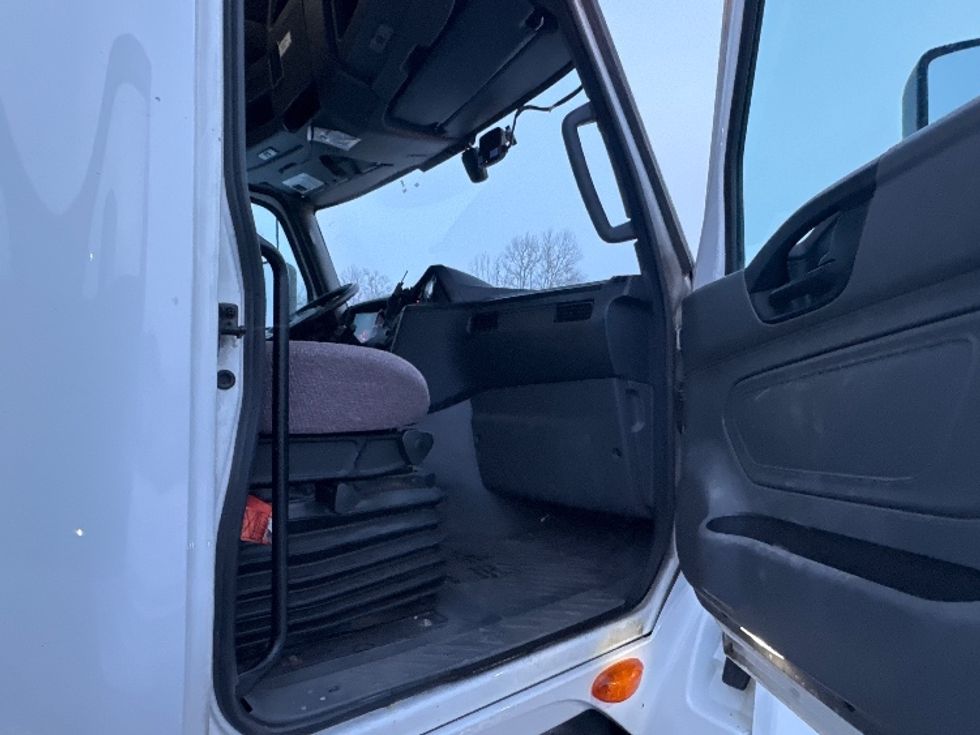 Sleeper Tractor-Heavy Duty Tractors-International-2023-LT625-Brooklyn Park-MN-555,724\n\t\tmiles-$ 49,750 - Image 13