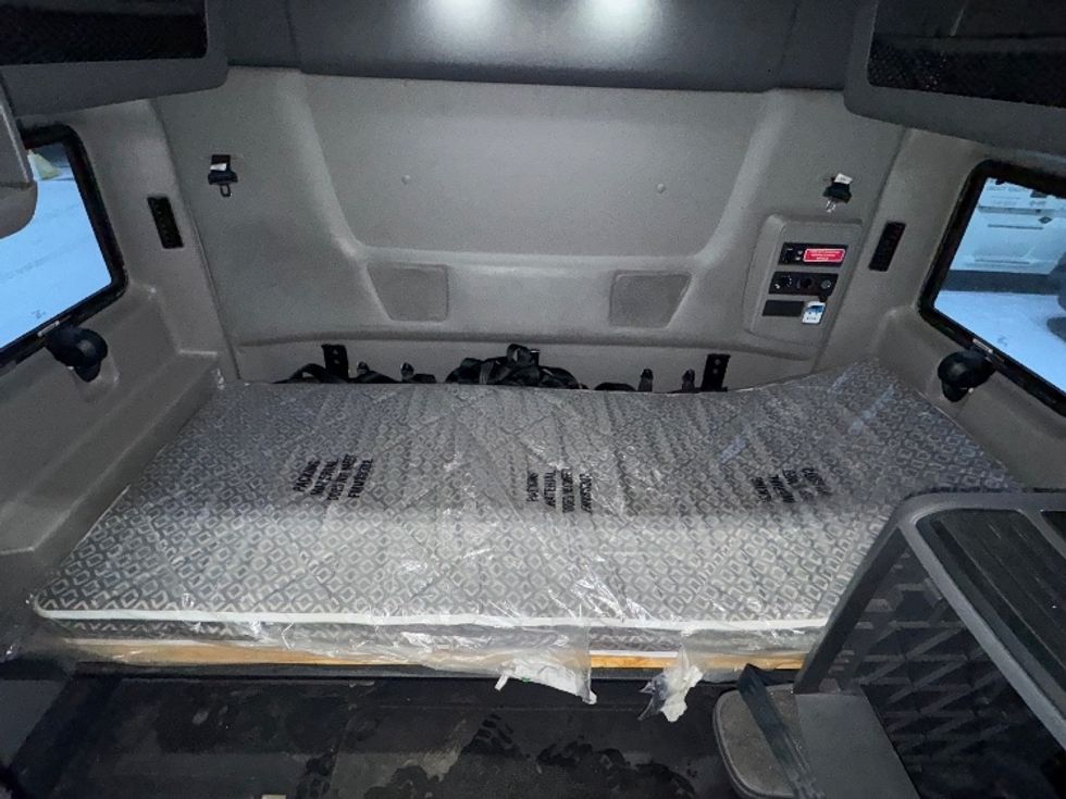 Sleeper Tractor-Heavy Duty Tractors-International-2023-LT625-Brooklyn Park-MN-555,724\n\t\tmiles-$ 49,750 - Image 17