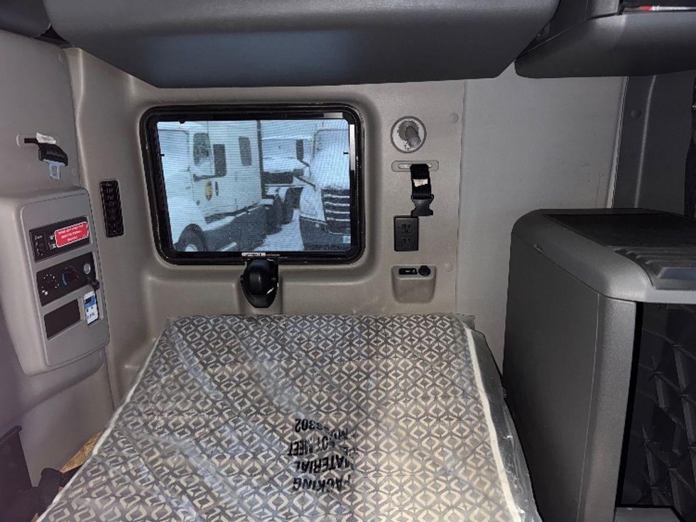 Sleeper Tractor-Heavy Duty Tractors-International-2023-LT625-Brooklyn Park-MN-555,724\n\t\tmiles-$ 49,750 - Image 18