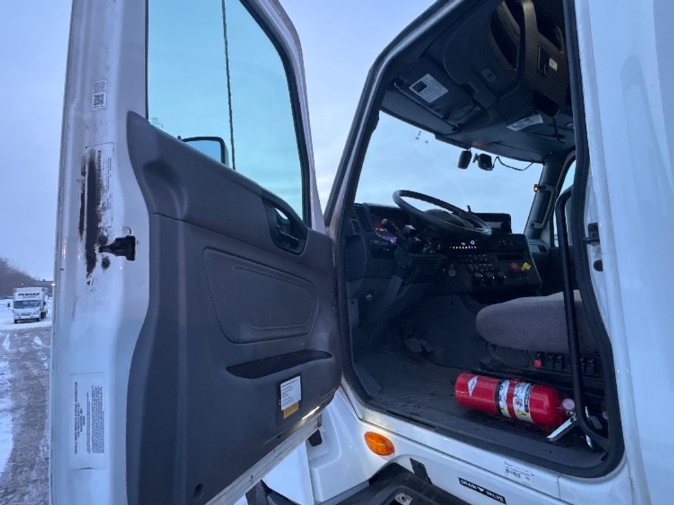 Sleeper Tractor-Heavy Duty Tractors-International-2023-LT625-Brooklyn Park-MN-555,724\n\t\tmiles-$ 49,750 - Image 9