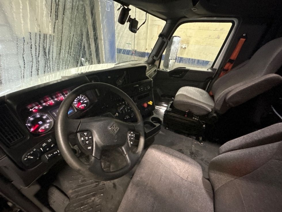 Sleeper Tractor-Heavy Duty Tractors-International-2023-LT625-Brooklyn Park-MN-563,991\n\t\tmiles-$ 49,000 - Image 10