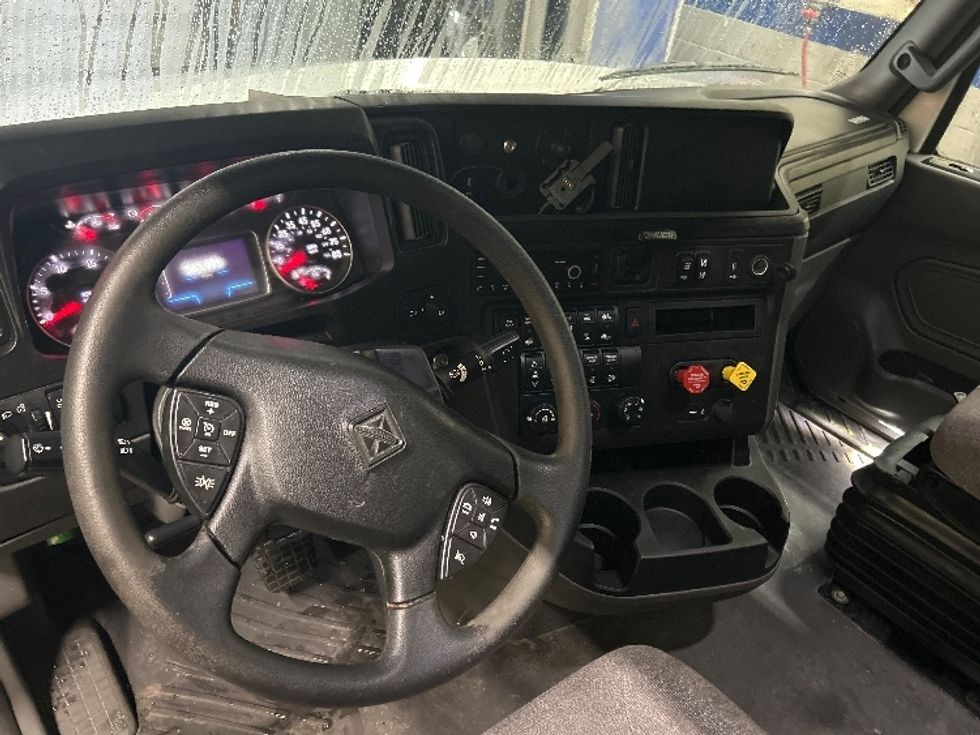 Sleeper Tractor-Heavy Duty Tractors-International-2023-LT625-Brooklyn Park-MN-563,991\n\t\tmiles-$ 49,000 - Image 11