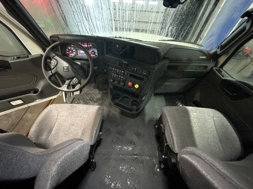 Sleeper Tractor-Heavy Duty Tractors-International-2023-LT625-Brooklyn Park-MN-563,991\n\t\tmiles-$ 49,000 - Image 12
