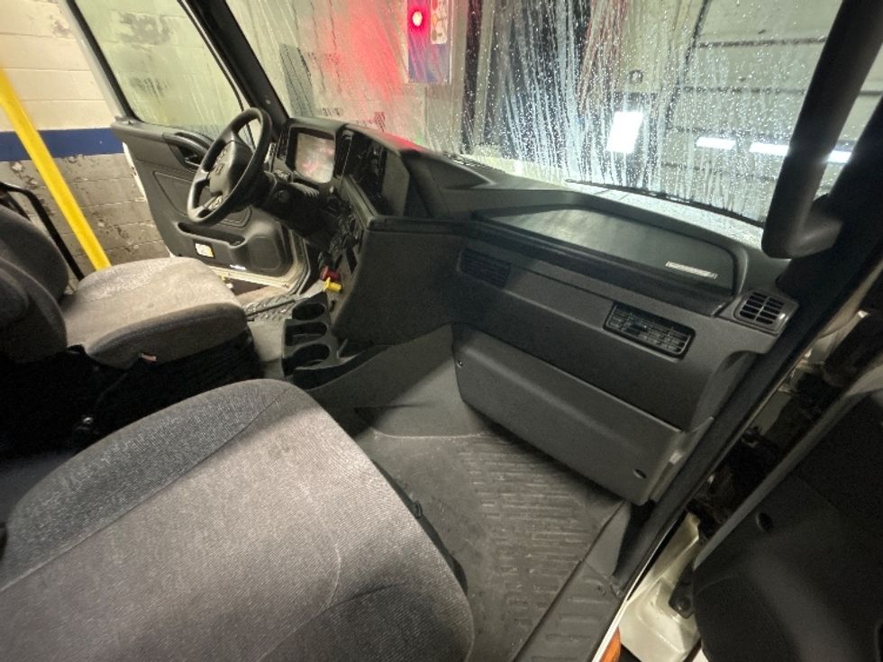 Sleeper Tractor-Heavy Duty Tractors-International-2023-LT625-Brooklyn Park-MN-563,991\n\t\tmiles-$ 49,000 - Image 15