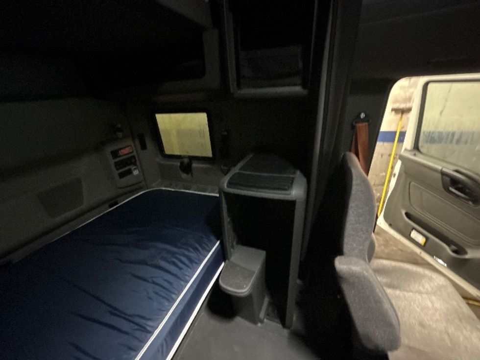 Sleeper Tractor-Heavy Duty Tractors-International-2023-LT625-Brooklyn Park-MN-563,991\n\t\tmiles-$ 49,000 - Image 18