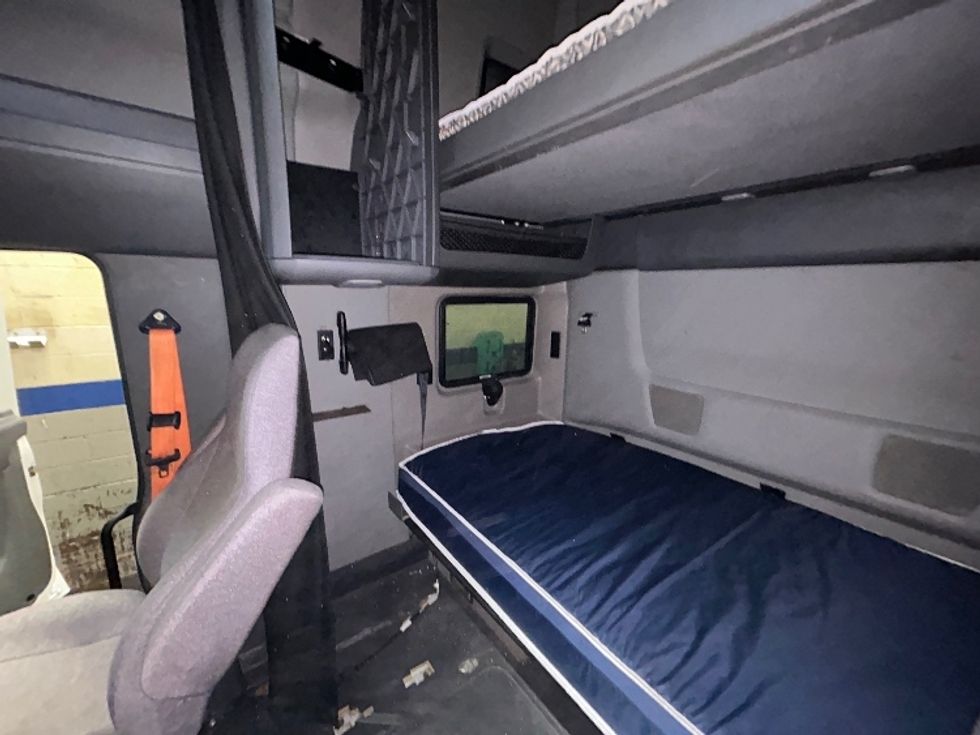 Sleeper Tractor-Heavy Duty Tractors-International-2023-LT625-Brooklyn Park-MN-563,991\n\t\tmiles-$ 49,000 - Image 19