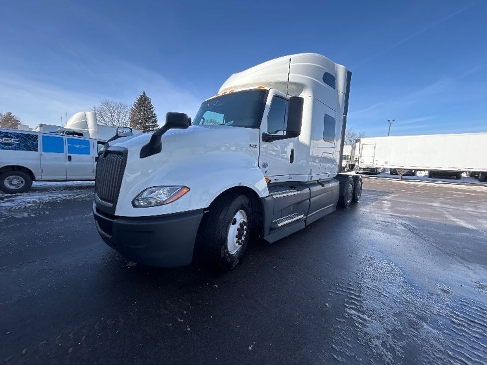 Sleeper Tractor-Heavy Duty Tractors-International-2023-LT625-Brooklyn Park-MN-563,991\n\t\tmiles-$ 49,000 - Image 3