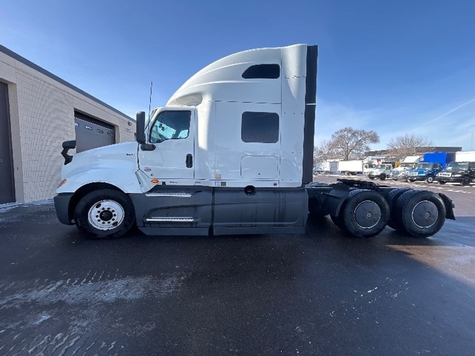 Sleeper Tractor-Heavy Duty Tractors-International-2023-LT625-Brooklyn Park-MN-563,991\n\t\tmiles-$ 49,000 - Image 4