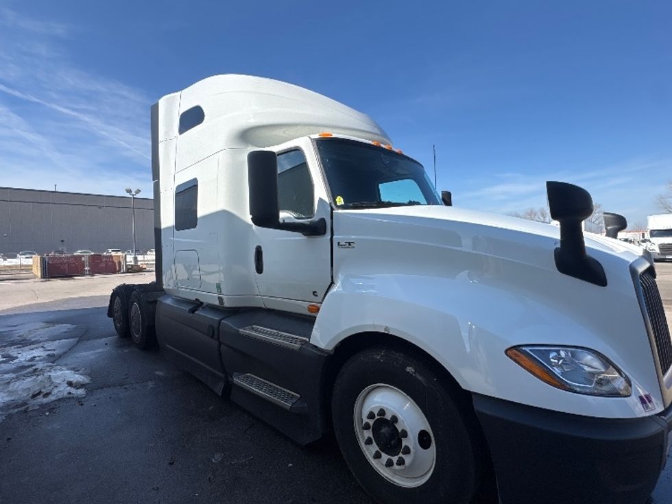 Sleeper Tractor-Heavy Duty Tractors-International-2023-LT625-Brooklyn Park-MN-585,865\n\t\tmiles-$ 47,000 - Image 1