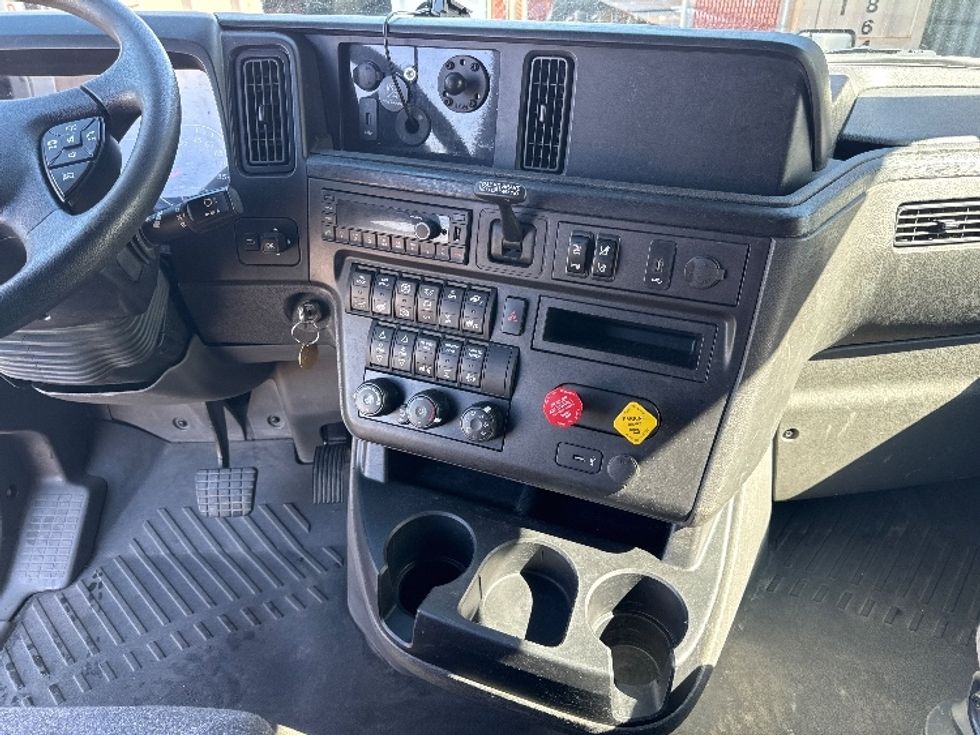 Sleeper Tractor-Heavy Duty Tractors-International-2023-LT625-Brooklyn Park-MN-585,865\n\t\tmiles-$ 47,000 - Image 10