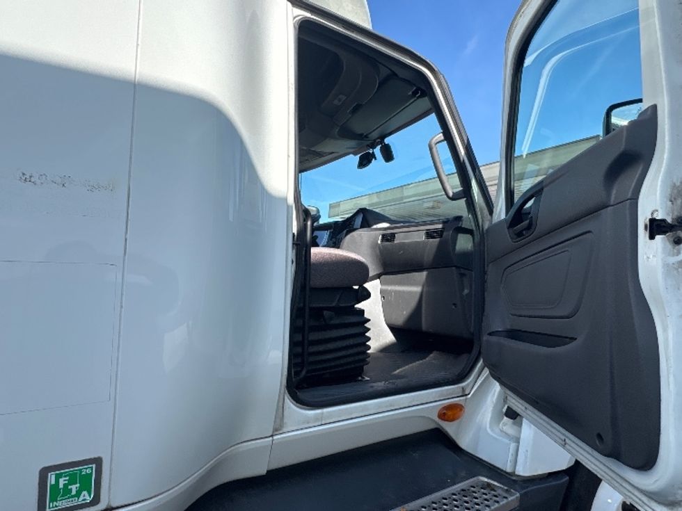 Sleeper Tractor-Heavy Duty Tractors-International-2023-LT625-Brooklyn Park-MN-585,865\n\t\tmiles-$ 47,000 - Image 11