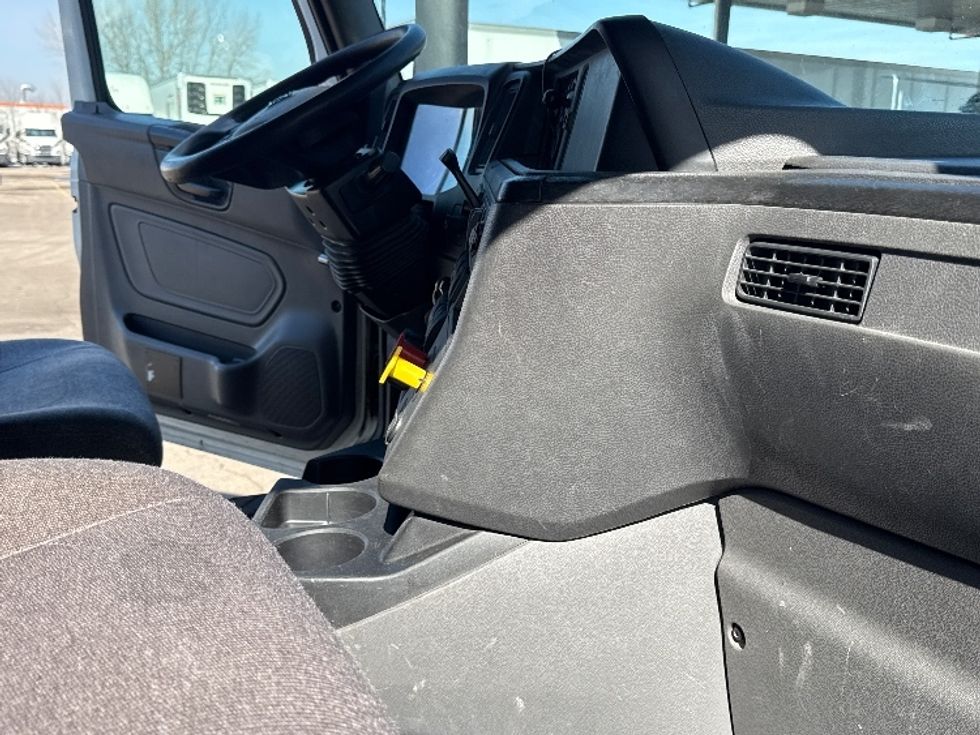 Sleeper Tractor-Heavy Duty Tractors-International-2023-LT625-Brooklyn Park-MN-585,865\n\t\tmiles-$ 47,000 - Image 13