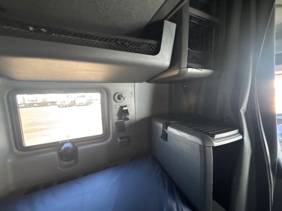 Sleeper Tractor-Heavy Duty Tractors-International-2023-LT625-Brooklyn Park-MN-585,865\n\t\tmiles-$ 47,000 - Image 16