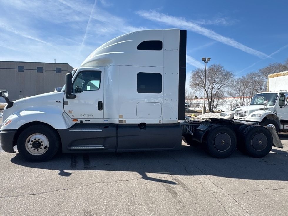 Sleeper Tractor-Heavy Duty Tractors-International-2023-LT625-Brooklyn Park-MN-585,865\n\t\tmiles-$ 47,000 - Image 4