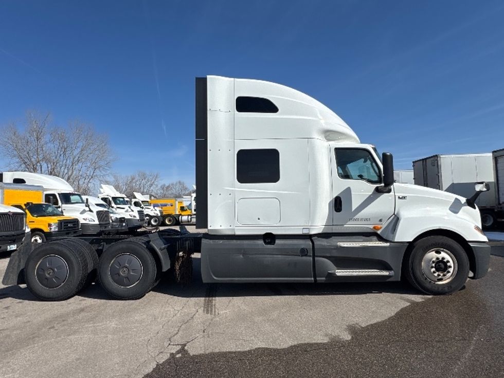Sleeper Tractor-Heavy Duty Tractors-International-2023-LT625-Brooklyn Park-MN-585,865\n\t\tmiles-$ 47,000 - Image 8