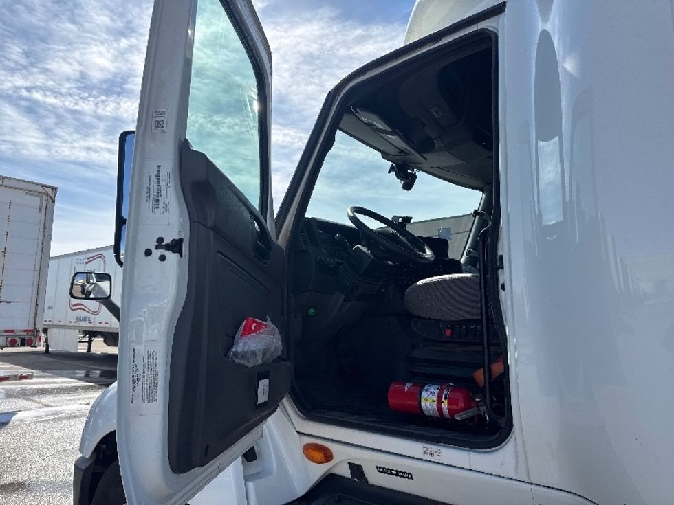 Sleeper Tractor-Heavy Duty Tractors-International-2023-LT625-Brooklyn Park-MN-585,865\n\t\tmiles-$ 47,000 - Image 9