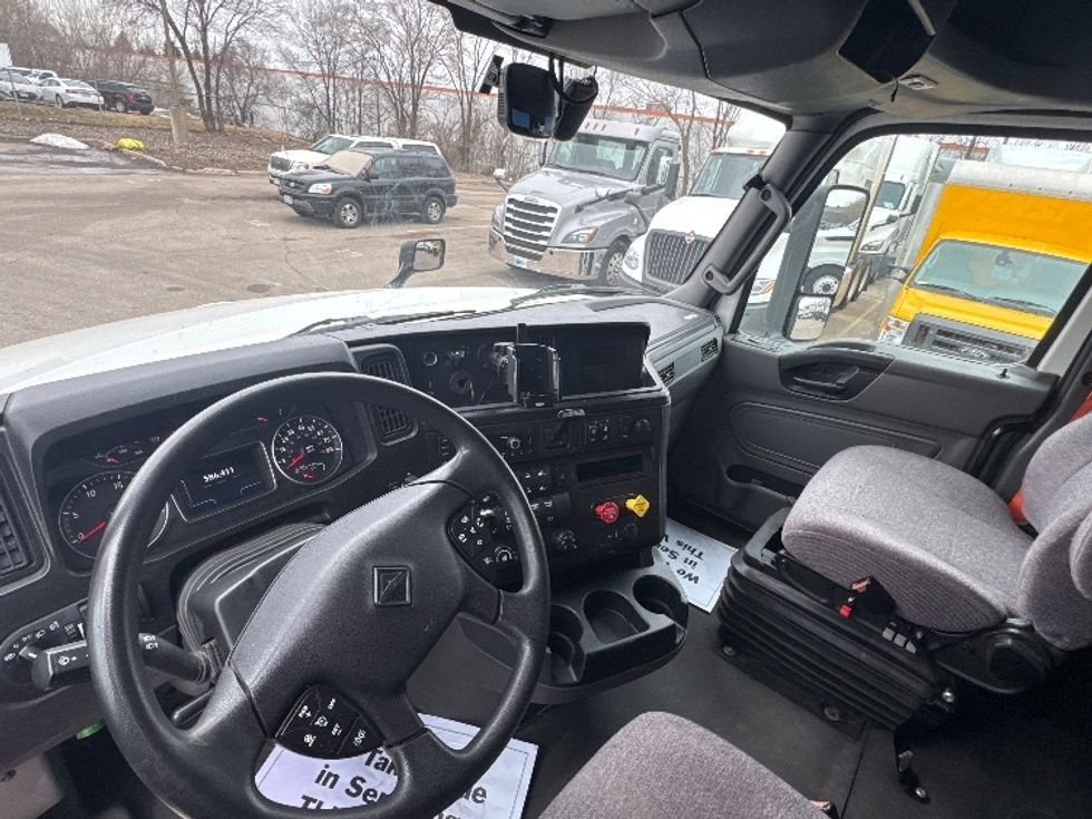 Sleeper Tractor-Heavy Duty Tractors-International-2023-LT625-Brooklyn Park-MN-586,412\n\t\tmiles-$ 46,750 - Image 10