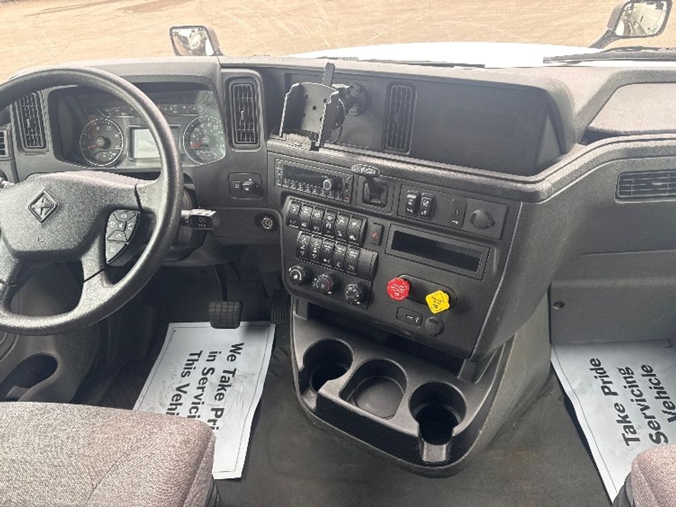 Sleeper Tractor-Heavy Duty Tractors-International-2023-LT625-Brooklyn Park-MN-586,412\n\t\tmiles-$ 46,750 - Image 12